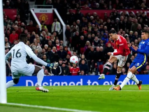 Lép vế toàn diện, Ronaldo giữ lại 1 điểm cho Man Utd