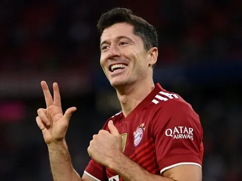 Lewandowski công khai ý định trong buổi họp, Nou Camp sục sôi