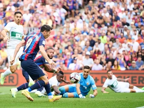 Lewandowski nổ cú đúp, Barca trút giận trên sân nhà