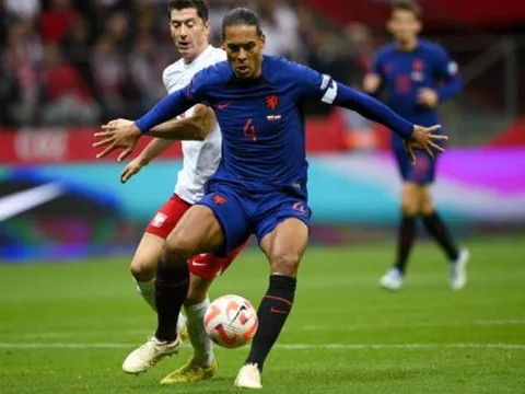 Lewandowski bất lực trước Van Dijk