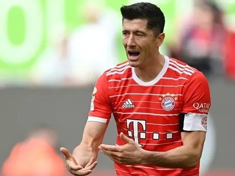 Lewandowski bị đặt dấu hỏi về ý định đến Barca