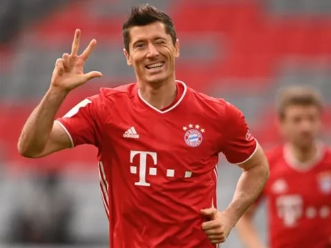 Lewandowski lập hat-trick, Sane hóa Robben, Bayern hành hạ đối thủ 5-0