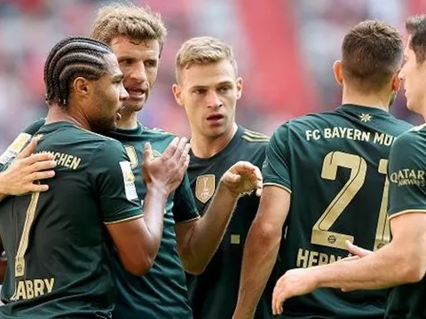 Lewandowski lập kỷ lục, Bayern trút mưa bàn thắng lên tân binh