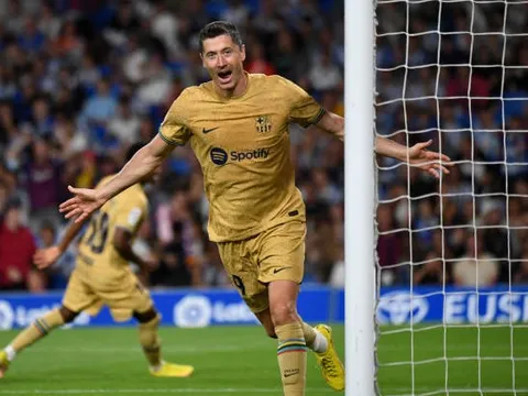 Lewandowski nổ cú đúp, Barca có thắng lợi đầu tay