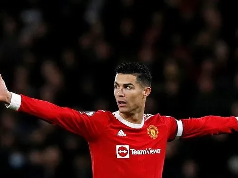Lewandowski ra đi, giám đốc Bayern lên tiếng vụ Ronaldo