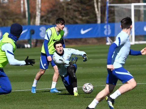 Liên tục dự bị, lộ thái độ của Kepa trên sân tập Chelsea