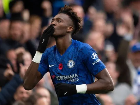 Liên tục lập công, Lampard thách Abraham làm 1 điều