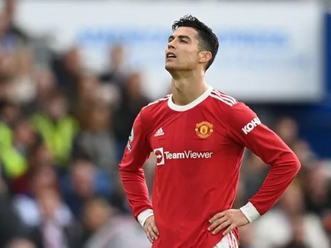 "Liệu Ronaldo có đặt câu hỏi chuyện gì đang xảy ra ở đây không?