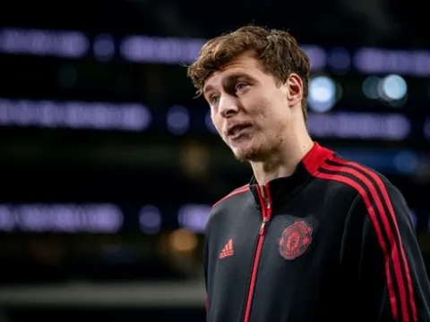 Victor Lindelof: "Tôi đang cố gắng giúp đỡ cậu ấy bằng mọi cách có thể"