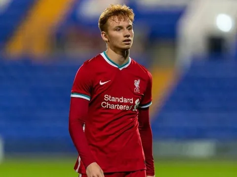 Thần đồng Liverpool thành hàng hot trên TTCN