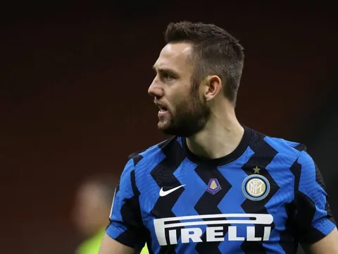 Vắng Van Dijk, ai sẽ đá cặp với De Ligt ở EURO 2020?