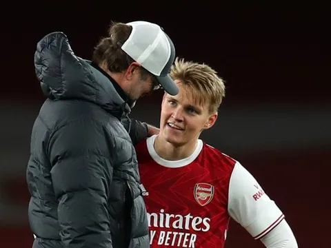 Liverpool giã nát Arsenal, Klopp lập tức làm 1 điều với Odegaard