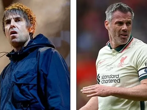 Liverpool mất cúp, Carragher chọc nguấy Man City