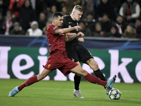 Liverpool thi đấu, người Man Utd xuất hiện để làm gì?