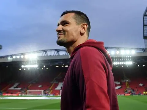 Liverpool thua thảm, bạn thân Salah đứng ra bênh vực