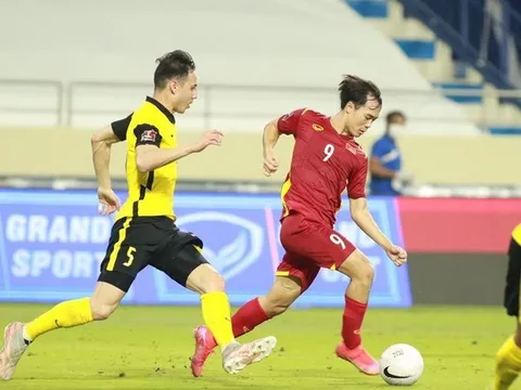 Lộ thời điểm V-League trở lại; Thầy Park học tiếng Việt