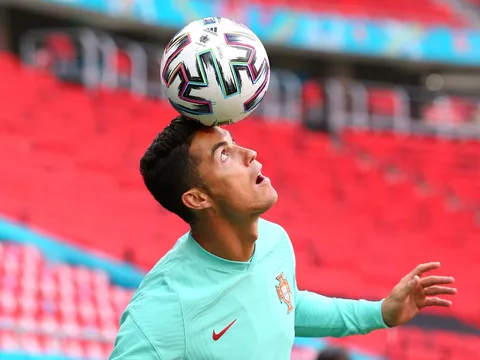 Phô diễn kỹ thuật, Ronaldo chờ phá loạt kỷ lục ở EURO 2020