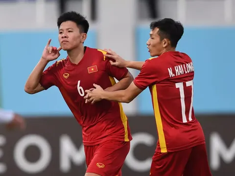 Tuyển thủ U23 Việt Nam rạn xương sườn