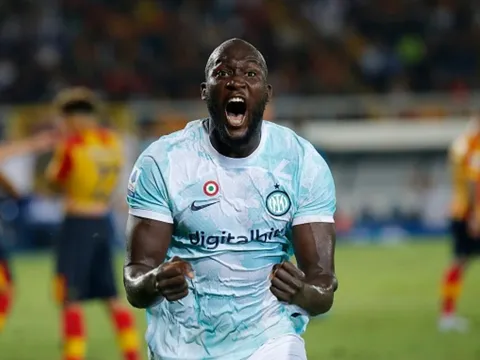 Lukaku cùng đồng đội vỡ òa khi giành 3 điểm ở phút 90+5
