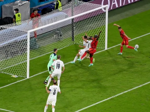 Lukaku lại giật mình, đá bay cơ hội của tuyển Bỉ