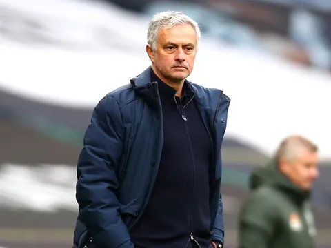 CHOÁNG! Luke Shaw 'xát muối' Mourinho sau 1 hành động với Ole