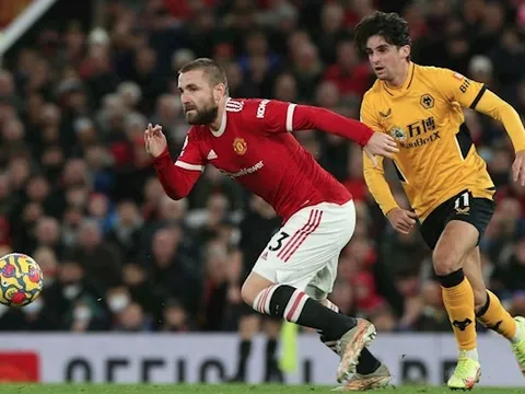 Luke Shaw làm nổ tung phòng thay đồ: MU mạnh ai nấy đá