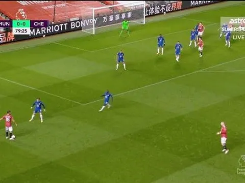 Luke Shaw ngơ ngác trước chỉ đạo của Fernandes, CĐV tức điên