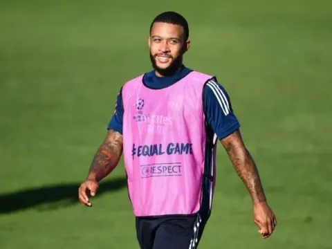 Lyon hé lộ tương lai Depay, Barcelona 'mừng thầm'
