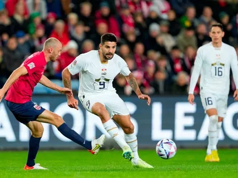 Mitrovic vượt thành tích của Ronaldo và Messi
