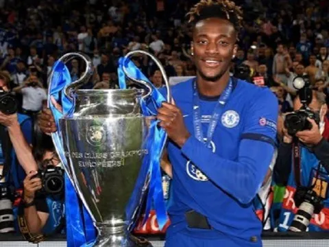 Abraham muốn đến Arsenal, đổi ý vì Mourinho