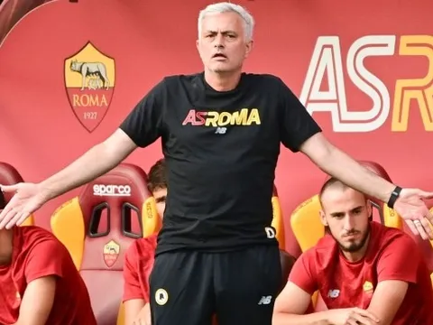 Sao Roma chỉ ra con người khác của Mourinho khi đến Ý