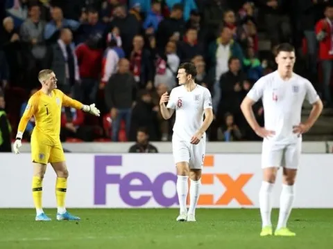 Fan Man Utd nóng máu: 'Không xứng 80 triệu. Tôi còn giá trị hơn cậu ta'