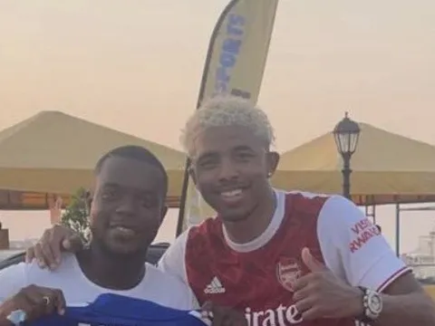 Mặc áo Arsenal, trụ cột Leicester lập tức phá vỡ im lặng.