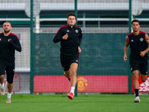 Ronaldo sắp có đối tác mới, lộ thái độ của Lingard trên sân tập M.U