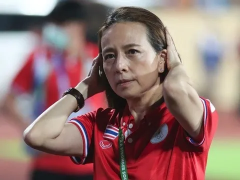 Madam Pang trừng phạt trợ lý quấy rối U23 Thái Lan
