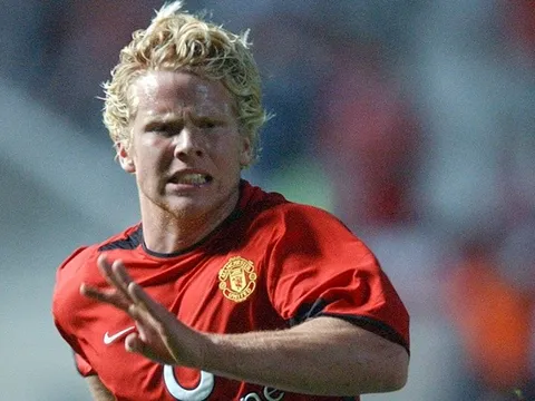 Quá rườm rà, Gary Neville và Solskjaer "phát điên" với Cristiano Ronaldo