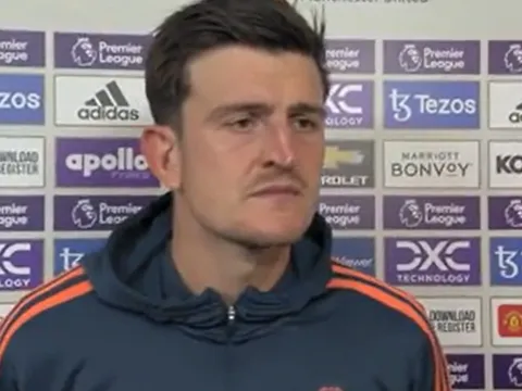 Maguire bị đồng đội tẩy chay ở trận Liverpool?