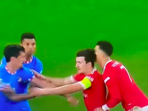 Maguire ám hại Ronaldo; Simeone lo chạy trốn CĐV M.U
