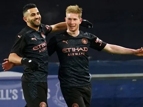 Mahrez "tinh quái" đánh lừa trọng tài, khiến sao Everton không thể ăn vạ