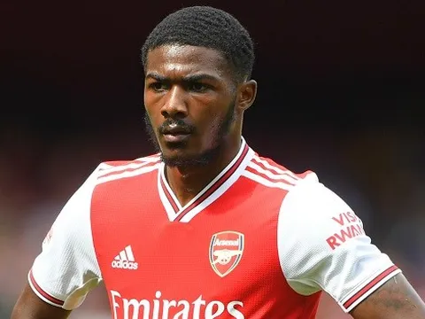 'Ainsley-Maitland Niles đang kêu thét tuyệt vọng ở Arsenal'