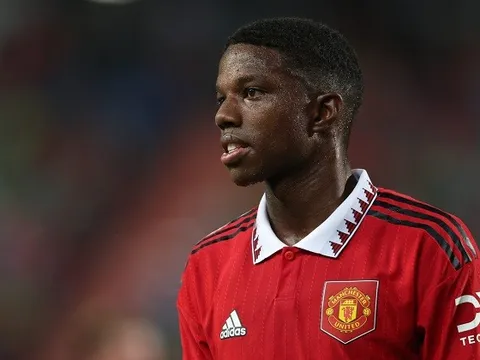 Malacia báo tin dữ cho hai sao 'quả tạ' Man Utd