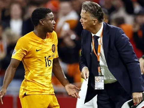 Malacia không thoải mái với thử nghiệm của Van Gaal