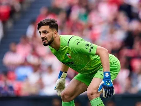 Sau Pau Torres, Ten Hag đánh mạnh vào thị trường La Liga