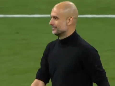 Man City bị loại tức tưởi, Pep Guardiola nở nụ cười bí ẩn