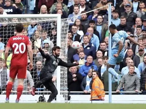 Man City đánh sập hàng thủ Liverpool bằng công thức De Bruyne + 1
