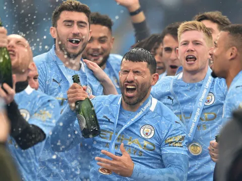 Man City “quẩy tưng bừng” trong ngày nâng cúp vô địch Ngoại hạng Anh