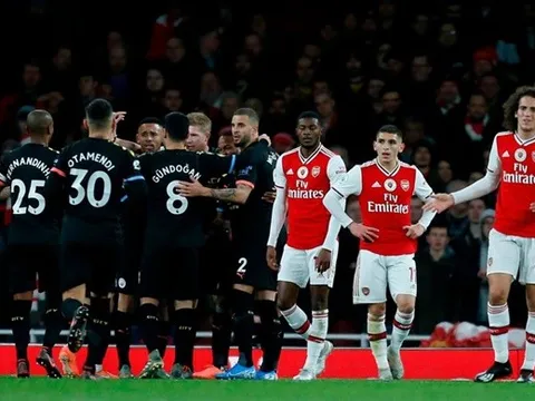 Man City và 10 món quà Giáng sinh "kinh hoàng" gửi sớm cho Arsenal