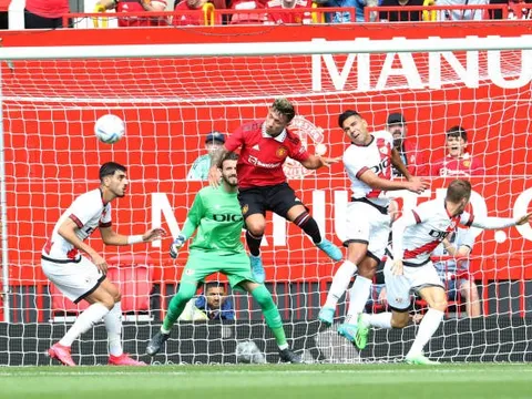 Màn ra mắt hoàn hảo của bom tấn Man Utd