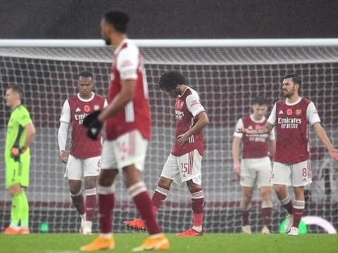 "Họ tệ hại gấp 1 triệu lần so với khi đối đầu Man Utd..."