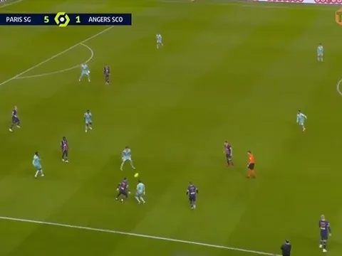 Màn trình diễn điểm 10 của Neymar với các pha "trêu ngươi" khiến đối thủ "độn thổ"